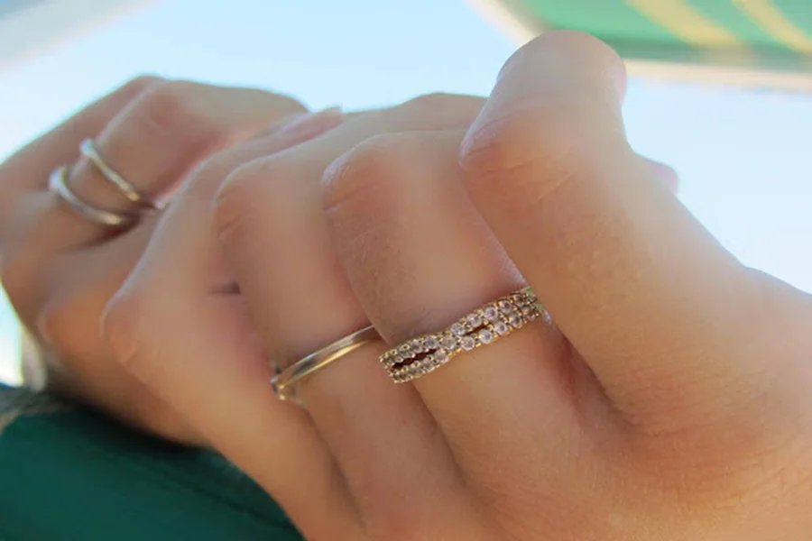 Do Lab-Grown Diamonds Look Different Under Natural Light?