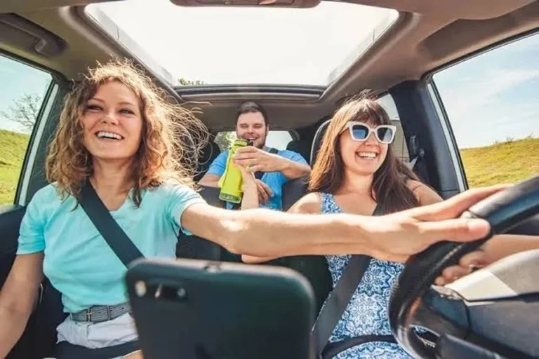 6 Gadgets You Should Always Have With You on Road Trips